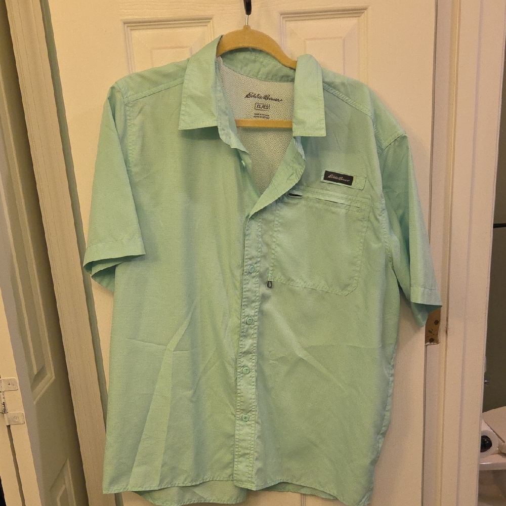 Eddie Bauer Men's Light Green Casual Button-Down Shirt